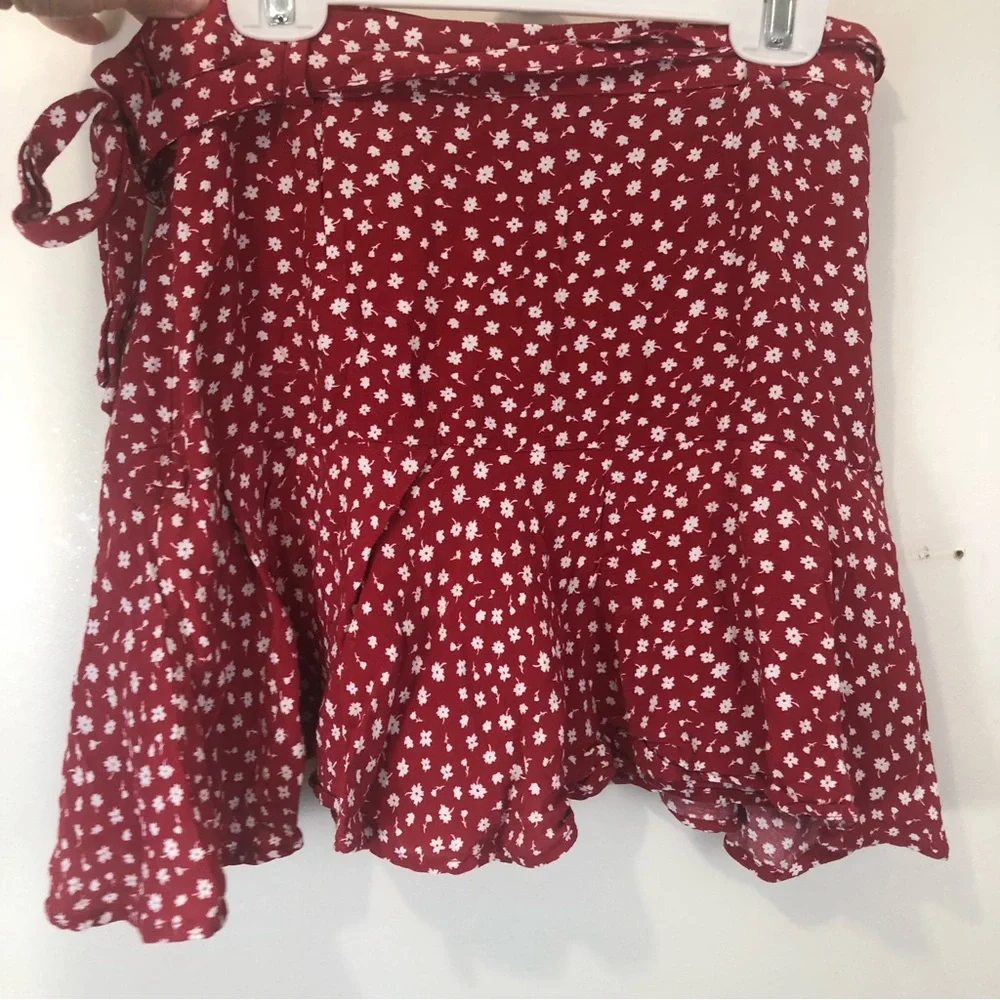 Zara Women’s Red and White Floral Cottagecore Tie Wrap Skort Size Small - Picture 3 of 8